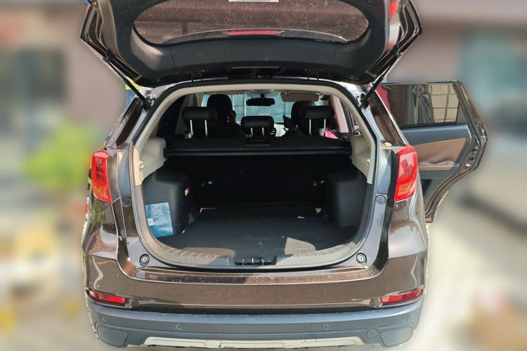 Used GAC Trumpchi GS5 Super 2016 2.0L Automatic Two-Wheel Drive Anniversary Edition Trunk