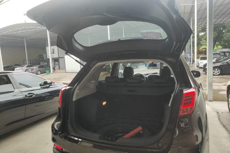 Used GAC Trumpchi GS5 Super 2016 1.8T Automatic Two-Wheel Drive Anniversary Edition Trunk