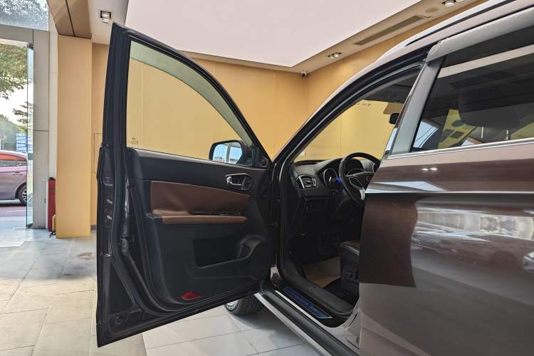 Used GAC Trumpchi GS5 Super 2016 2.0L Automatic Two-Wheel Drive Anniversary Edition Exterior 7