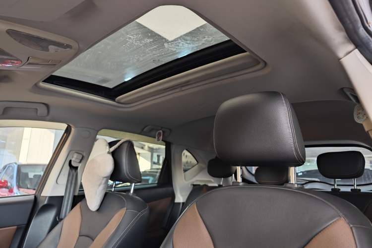 Used GAC Trumpchi GS5 Super 2016 2.0L Automatic Two-Wheel Drive Anniversary Edition Interior 1