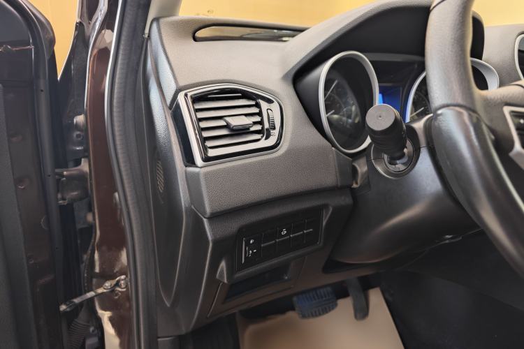 Used GAC Trumpchi GS5 Super 2016 2.0L Automatic Two-Wheel Drive Anniversary Edition Interior 2