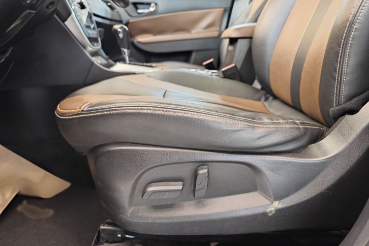 Used GAC Trumpchi GS5 Super 2016 2.0L Automatic Two-Wheel Drive Anniversary Edition Interior 3