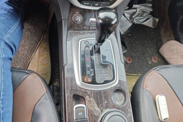 Used GAC Trumpchi GS5 Super 2016 2.0L Automatic Two-Wheel Drive Anniversary Edition Gear Lever
