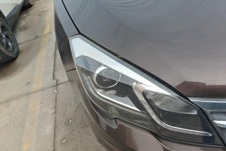 Used GAC Trumpchi GS5 Super 2016 2.0L Automatic Two-Wheel Drive Anniversary Edition Right Front Headlight