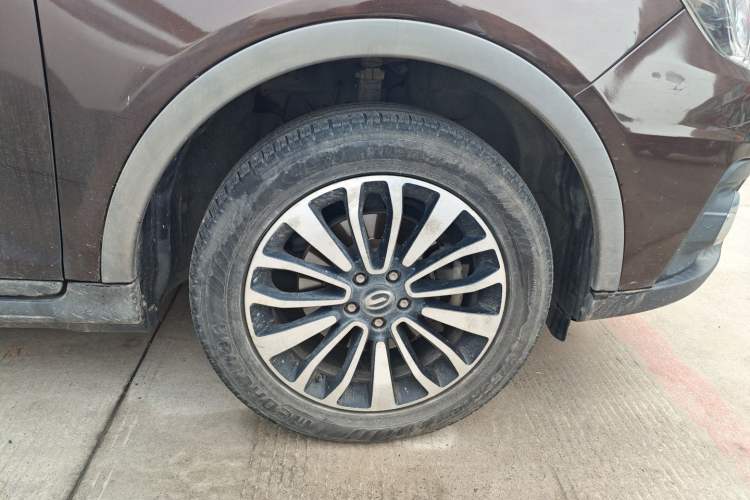 Used GAC Trumpchi GS5 Super 2016 2.0L Automatic Two-Wheel Drive Anniversary Edition Right Front Wheel Hub