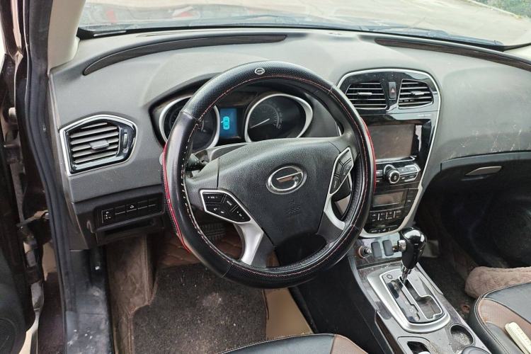 Used GAC Trumpchi GS5 Super 2016 2.0L Automatic Two-Wheel Drive Anniversary Edition Steering Wheel