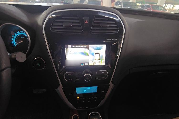Used GAC Trumpchi GS5 Super 2016 1.8T Automatic Two-Wheel Drive Luxury Smart Edition Audio And AC Panel