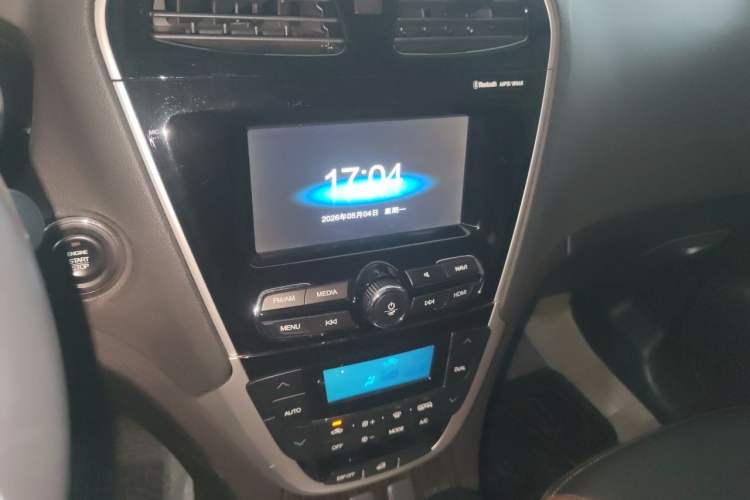 Used GAC Trumpchi GS5 Super 2016 2.0L Automatic Two-Wheel Drive Anniversary Edition Audio And AC Panel