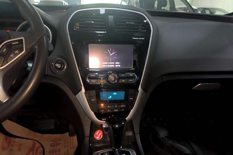 Used GAC Trumpchi GS5 Super 2016 2.0L Automatic Two-Wheel Drive Anniversary Edition Audio And AC Panel