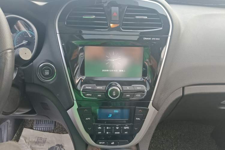 Used GAC Trumpchi GS5 Super 2016 1.8T Automatic Two-Wheel Drive Anniversary Edition Audio And AC Panel