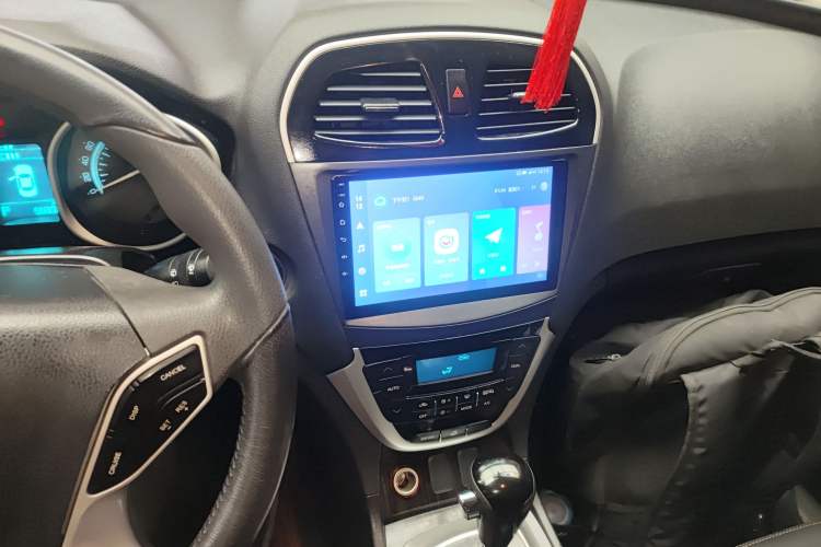 Used GAC Trumpchi GS5 Super 2016 2.0L Automatic Two-Wheel Drive Anniversary Edition Audio And AC Panel