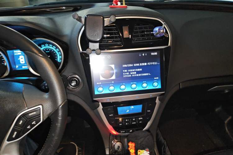 Used GAC Trumpchi GS5 Super 2016 1.8T Automatic Two-Wheel Drive Anniversary Edition Audio And AC Panel