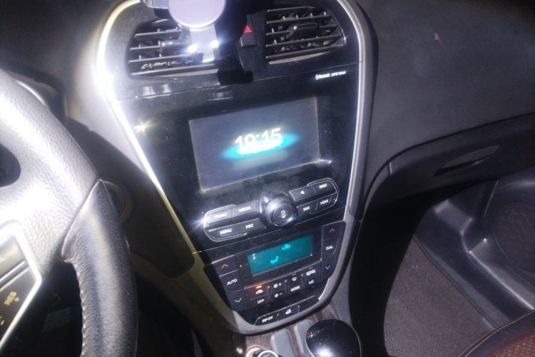 Used GAC Trumpchi GS5 Super 2016 2.0L Automatic Two-Wheel Drive Anniversary Edition Audio And AC Panel