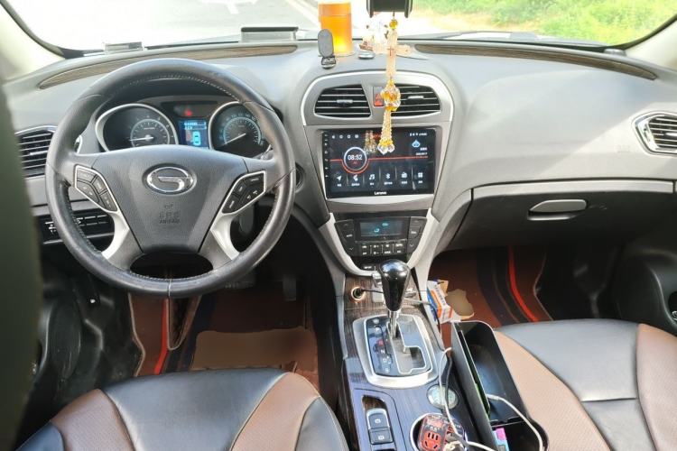 Used GAC Trumpchi GS5 Super 2016 2.0L Automatic Two-Wheel Drive Anniversary Edition Center Console