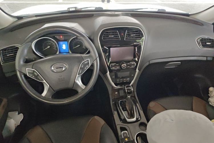 Used GAC Trumpchi GS5 Super 2016 1.8T Automatic Two-Wheel Drive Luxury Smart Edition Center Console