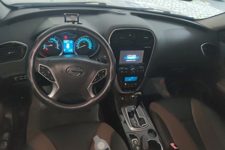 Used GAC Trumpchi GS5 Super 2016 2.0L Automatic Two-Wheel Drive Anniversary Edition Center Console