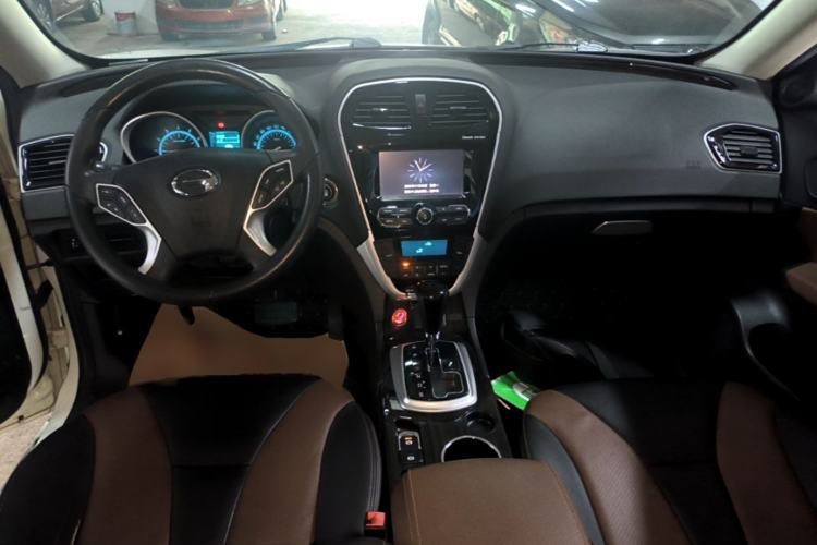 Used GAC Trumpchi GS5 Super 2016 2.0L Automatic Two-Wheel Drive Anniversary Edition Center Console