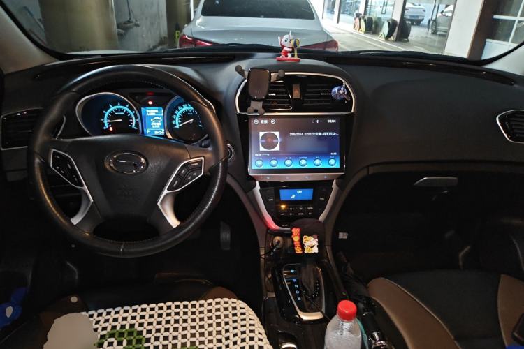 Used GAC Trumpchi GS5 Super 2016 1.8T Automatic Two-Wheel Drive Anniversary Edition Center Console
