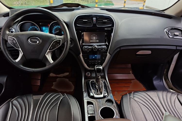 Used GAC Trumpchi GS5 Super 2016 1.8T Automatic Two-Wheel Drive Anniversary Edition Center Console