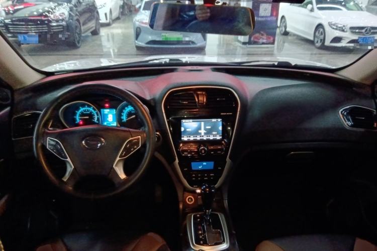 Used GAC Trumpchi GS5 Super 2016 1.8T Automatic All-Wheel-Drive Anniversary Edition Center Console
