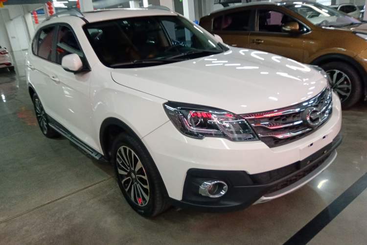 Used GAC Trumpchi GS5 Super 2016 1.8T Automatic All-Wheel-Drive Anniversary Edition Front Right 45 Deg
