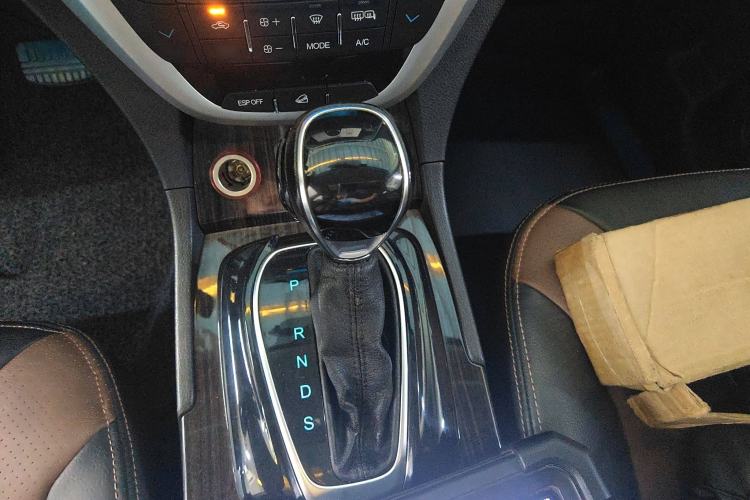 Used GAC Trumpchi GS5 Super 2016 1.8T Automatic Two-Wheel Drive Luxury Smart Edition Gear Lever