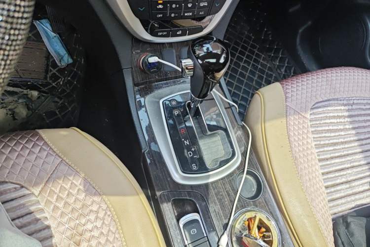 Used GAC Trumpchi GS5 Super 2016 2.0L Automatic Two-Wheel Drive Anniversary Edition Gear Lever