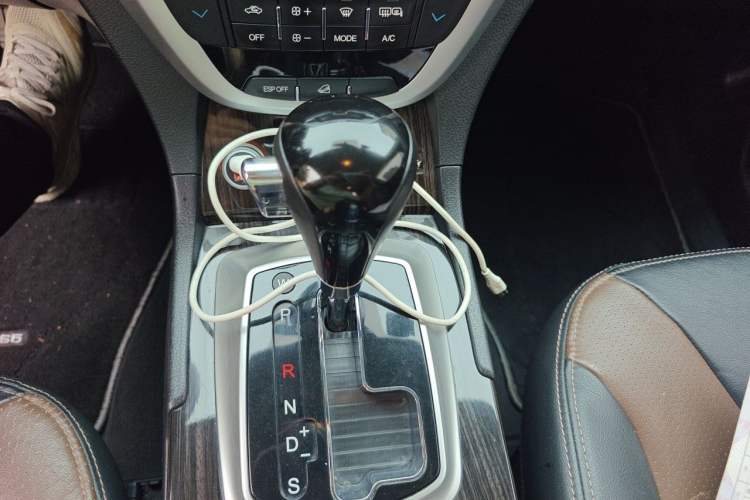 Used GAC Trumpchi GS5 Super 2016 2.0L Automatic Two-Wheel Drive Anniversary Edition Gear Lever