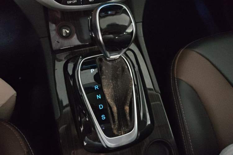Used GAC Trumpchi GS5 Super 2016 1.8T Automatic Two-Wheel Drive Luxury Smart Edition Gear Lever