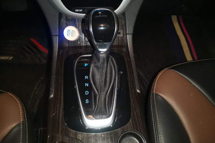 Used GAC Trumpchi GS5 Super 2016 1.8T Automatic Two-Wheel Drive Anniversary Edition Gear Lever