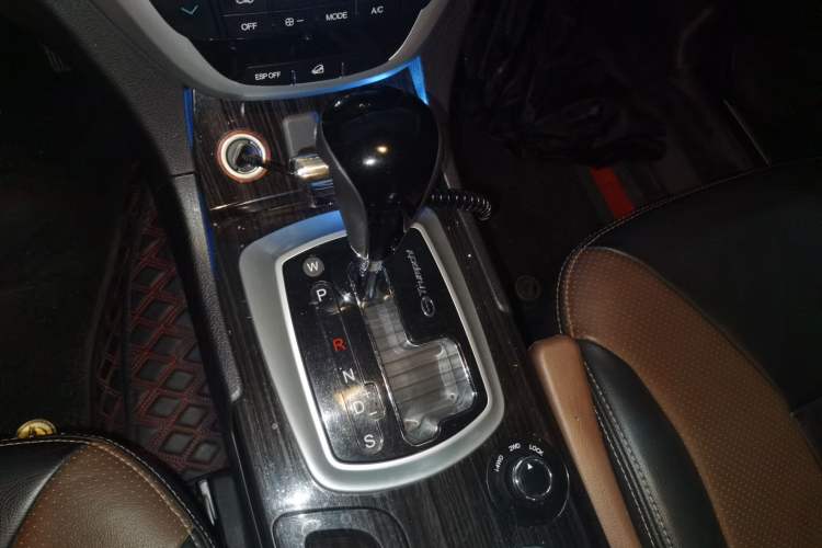 Used GAC Trumpchi GS5 Super 2016 1.8T Automatic All-Wheel-Drive Anniversary Edition Gear Lever