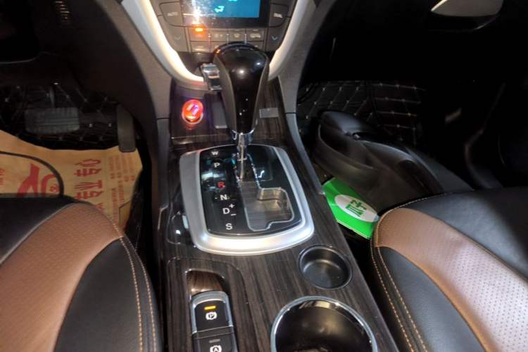 Used GAC Trumpchi GS5 Super 2016 2.0L Automatic Two-Wheel Drive Anniversary Edition Gear Lever