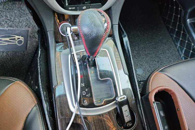 Used GAC Trumpchi GS5 Super 2016 2.0L Automatic Two-Wheel Drive Anniversary Edition Gear Lever