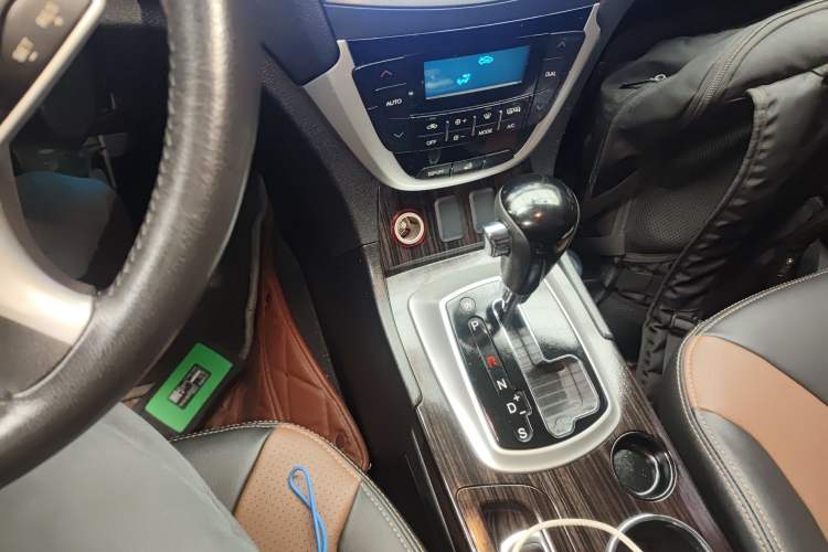 Used GAC Trumpchi GS5 Super 2016 2.0L Automatic Two-Wheel Drive Anniversary Edition Gear Lever