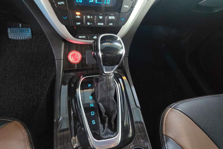 Used GAC Trumpchi GS5 Super 2016 1.8T Automatic Two-Wheel Drive Luxury Smart Edition Gear Lever