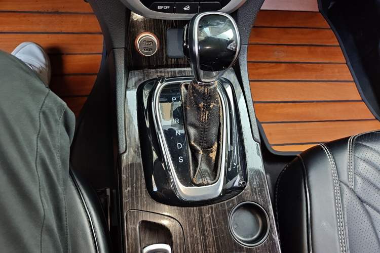 Used GAC Trumpchi GS5 Super 2016 1.8T Automatic Two-Wheel Drive Anniversary Edition Gear Lever