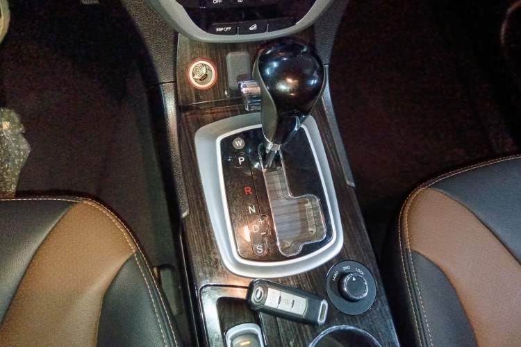 Used GAC Trumpchi GS5 Super 2016 1.8T Automatic All-Wheel-Drive Anniversary Edition Gear Lever
