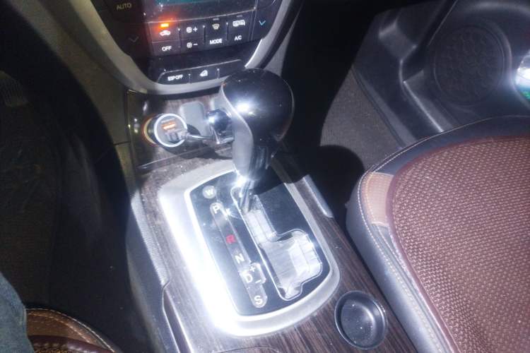 Used GAC Trumpchi GS5 Super 2016 2.0L Automatic Two-Wheel Drive Anniversary Edition Gear Lever