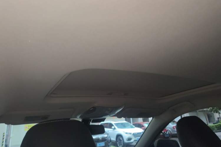 Used GAC Trumpchi GS5 Super 2016 2.0L Automatic Two-Wheel Drive Anniversary Edition Headliner