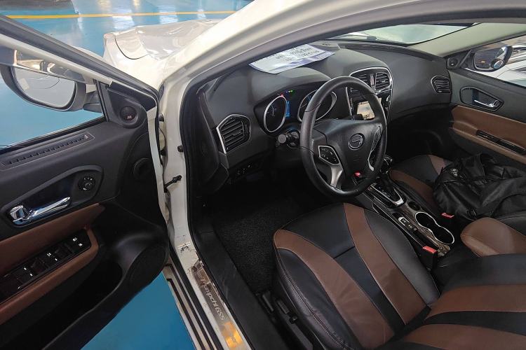 Used GAC Trumpchi GS5 Super 2016 1.8T Automatic Two-Wheel Drive Luxury Smart Edition Interior 3
