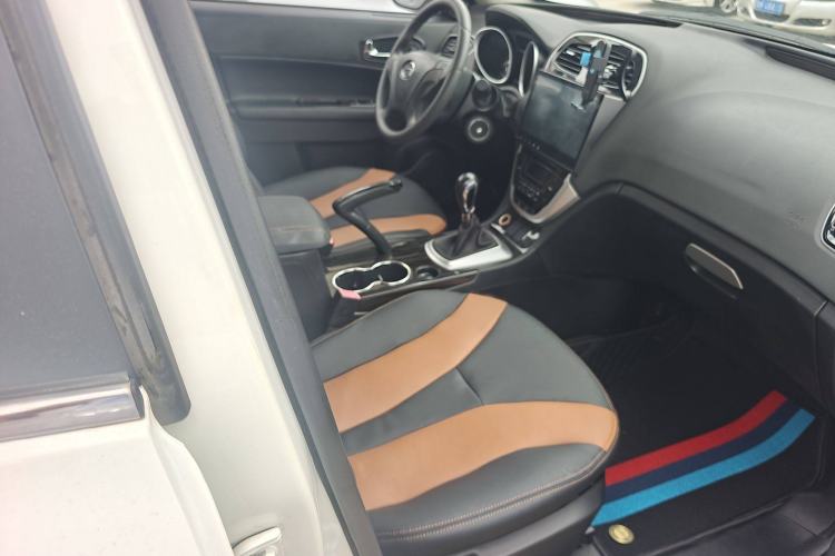 Used GAC Trumpchi GS5 Super 2016 2.0L Manual Two-Wheel Drive Comfort Edition Interior 6