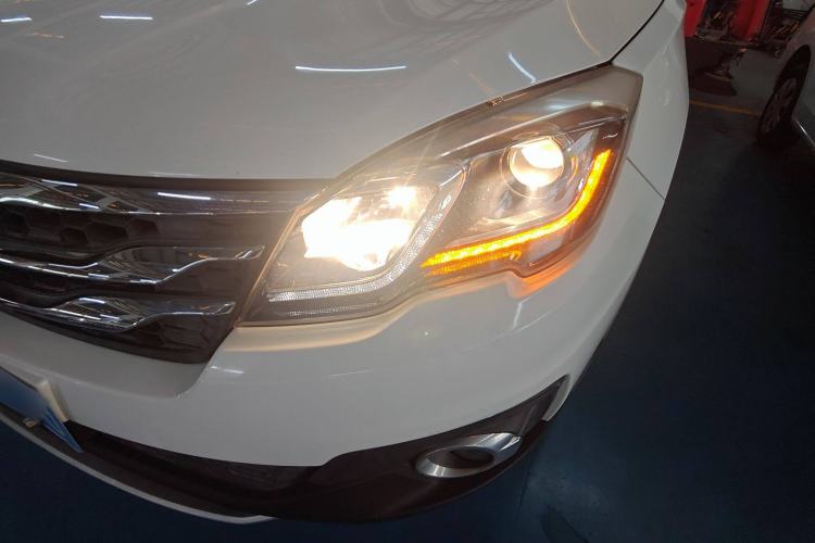 Used GAC Trumpchi GS5 Super 2016 1.8T Automatic Two-Wheel Drive Luxury Smart Edition Left Front Headlight