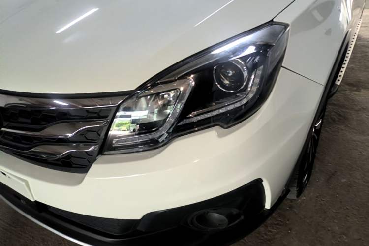 Used GAC Trumpchi GS5 Super 2016 2.0L Automatic Two-Wheel Drive Anniversary Edition Left Front Headlight
