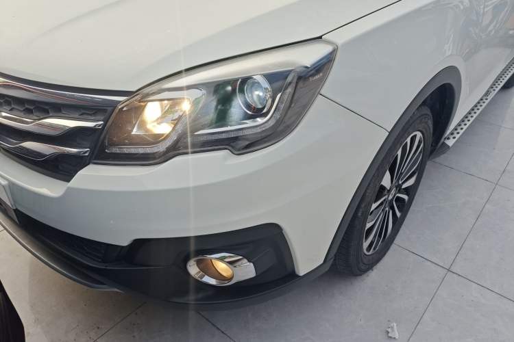 Used GAC Trumpchi GS5 Super 2016 1.8T Automatic Two-Wheel Drive Anniversary Edition Left Front Headlight