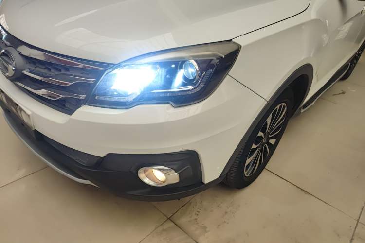 Used GAC Trumpchi GS5 Super 2016 2.0L Automatic Two-Wheel Drive Anniversary Edition Left Front Headlight