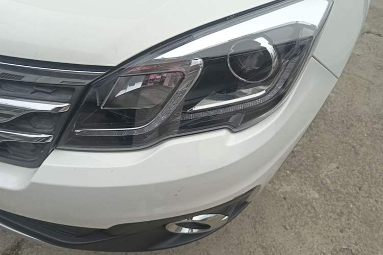 Used GAC Trumpchi GS5 Super 2016 2.0L Automatic Two-Wheel Drive Anniversary Edition Left Front Headlight