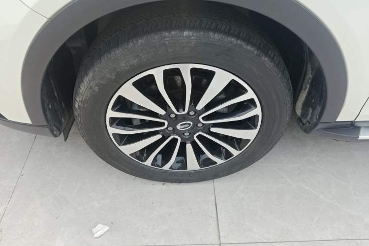 Used GAC Trumpchi GS5 Super 2016 1.8T Automatic Two-Wheel Drive Anniversary Edition Left Front Wheel Hub