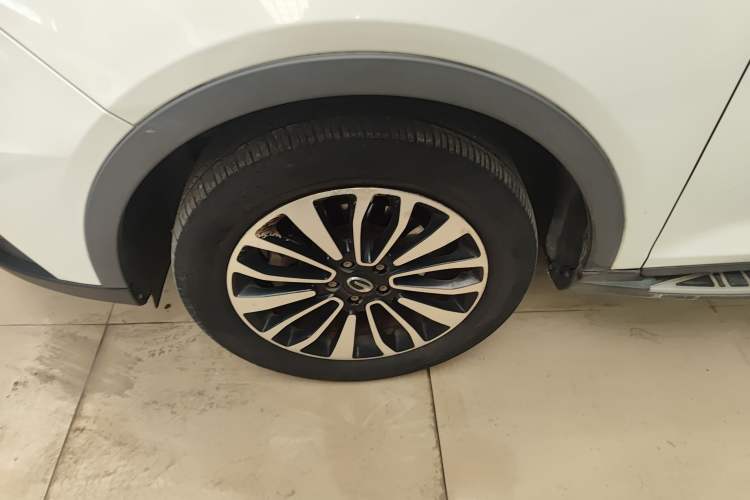 Used GAC Trumpchi GS5 Super 2016 2.0L Automatic Two-Wheel Drive Anniversary Edition Left Front Wheel Hub