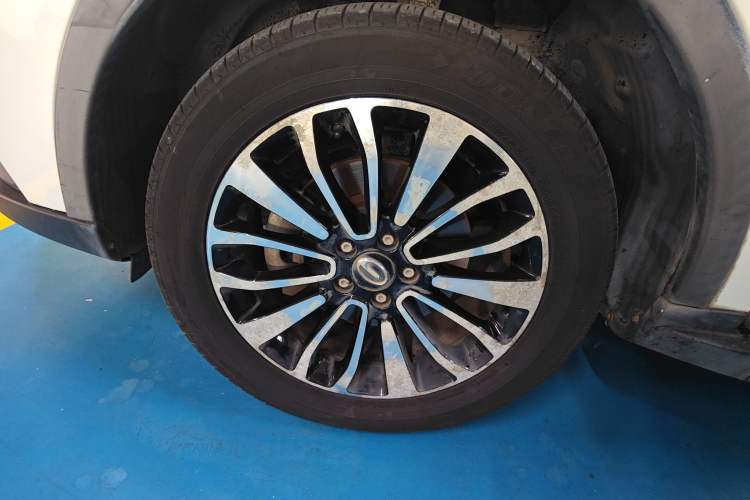 Used GAC Trumpchi GS5 Super 2016 1.8T Automatic Two-Wheel Drive Luxury Smart Edition Left Front Wheel Hub