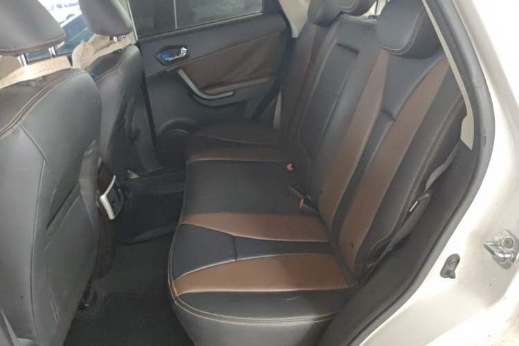 Used GAC Trumpchi GS5 Super 2016 1.8T Automatic Two-Wheel Drive Luxury Smart Edition Left Rear Seat